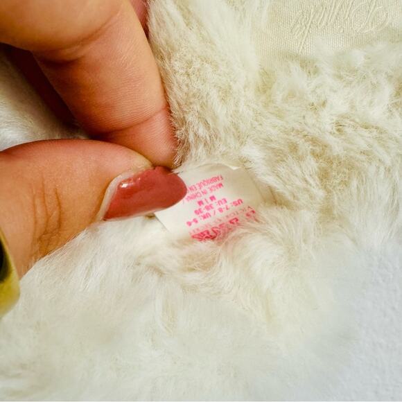 NEW VS VICTORIAS SECRET White Cream Fuzzy Fur Open Toe Sandal Slippers Slides M - Picture 7 of 7